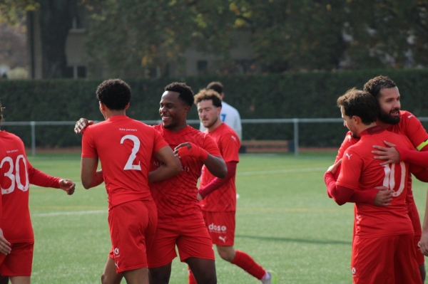 Joueurs du FC Saint-Paul célébrant un but